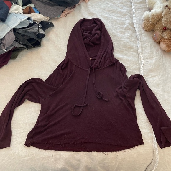 Distressed cropped hoodie - Picture 4 of 5